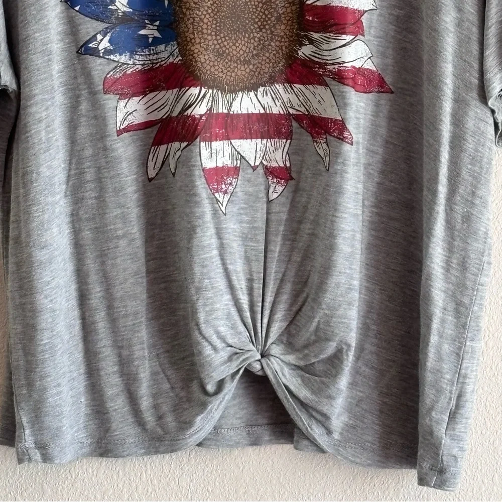 True Craft Gray Crewneck Women's T-Shirt Size Large Short Sleeve - Picture 3 of 8